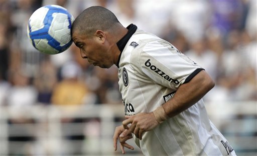 乐鱼体育在线-国际米兰训练开放日，今晨调整名单引欢呼，荷甲在即，身体对抗强度拉满