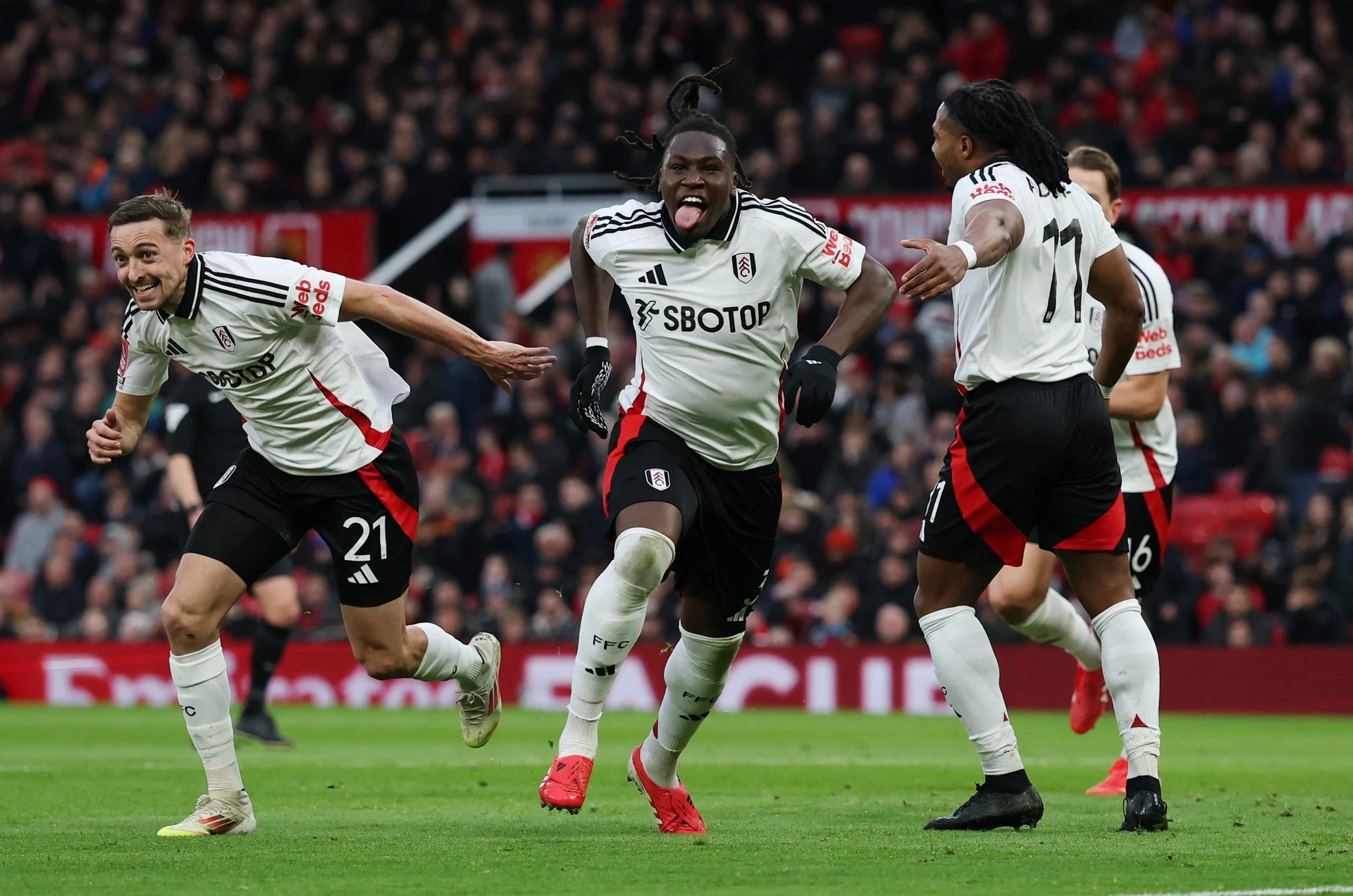 -里程碑夜!曼联豪取连胜,全明星赛关键时刻刷纪录,态度坚定,年轻球员得到机会